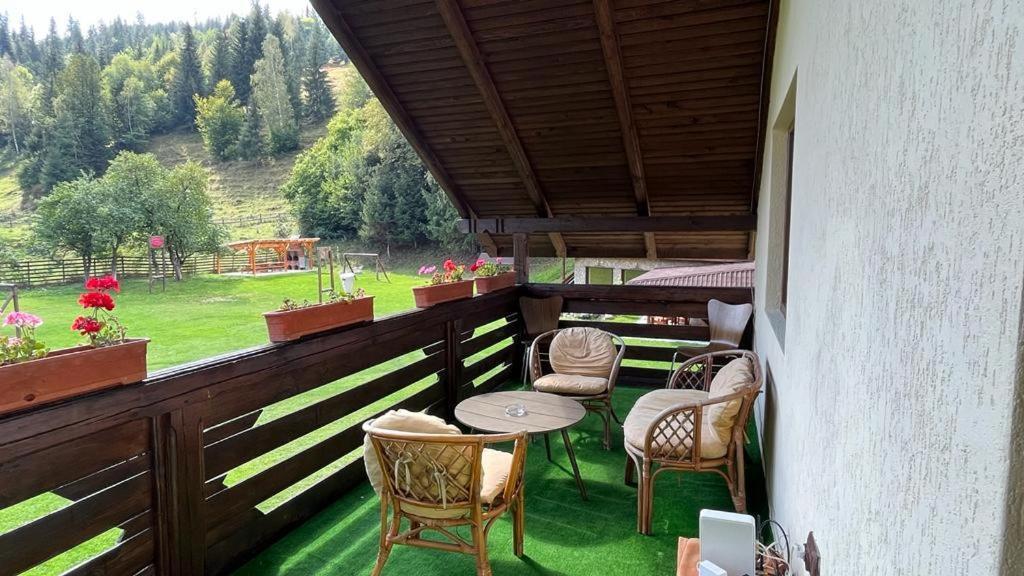 Hotel Pietrele Doamnei Pojorîta Exterior foto